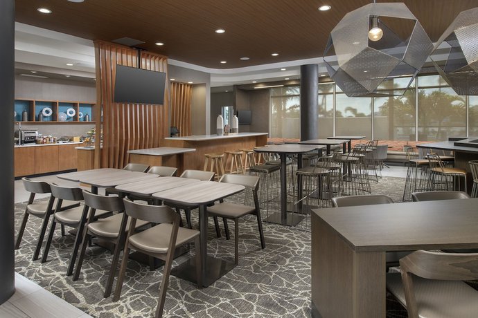 Imagen de los interiores del Hotel Springhill Suites By Marriott Punta Gorda Harborside. Foto 10