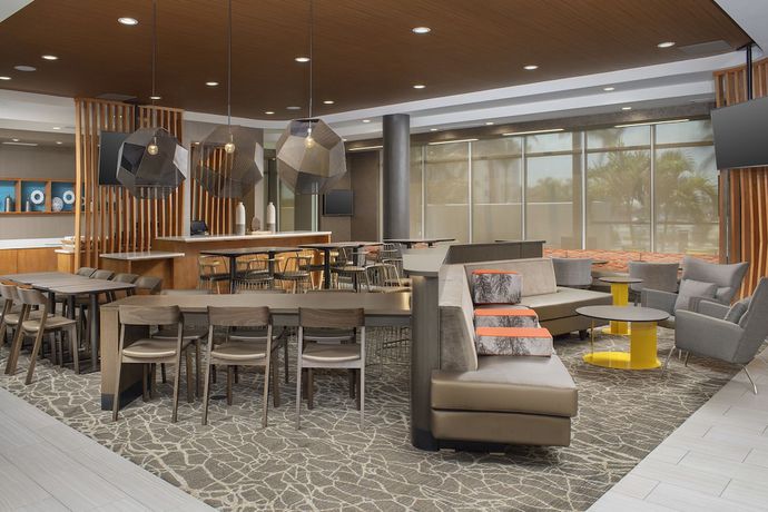 Imagen de los interiores del Hotel Springhill Suites By Marriott Punta Gorda Harborside. Foto 11