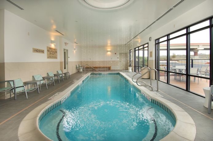 Imagen de la piscina del Hotel Springhill Suites By Marriott San Antonio Airport. Foto 20