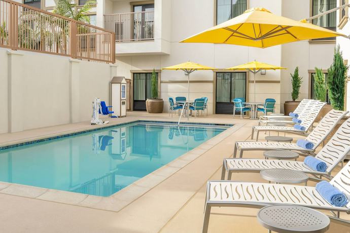 Imagen de la piscina del Hotel Springhill Suites By Marriott San Diego Carlsbad. Foto 20