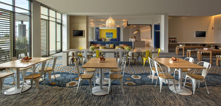 Imagen del bar/restaurante del Hotel Springhill Suites By Marriott San Diego Oceanside/downtown. Foto 2