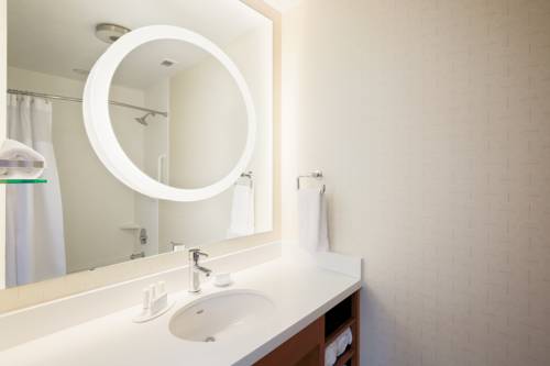 Imagen de la habitación del Hotel Springhill Suites By Marriott San Jose Airport. Foto 7