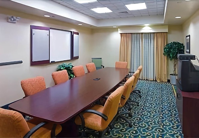 Imagen de los interiores del Hotel Springhill Suites By Marriott Savannah Airport. Foto 9