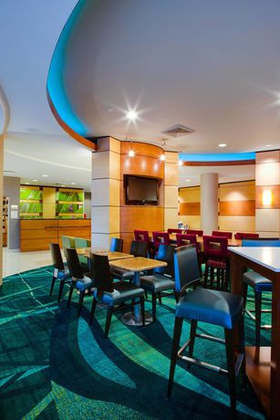 Imagen del bar/restaurante del Hotel Springhill Suites By Marriott Savannah I-95. Foto 4