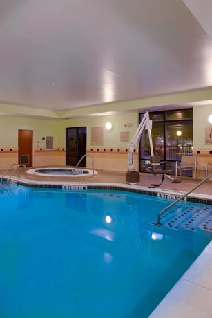Imagen de la piscina del Hotel Springhill Suites By Marriott Savannah I-95. Foto 17