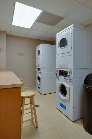 Imagen de los interiores del Hotel Springhill Suites By Marriott Savannah I-95. Foto 16