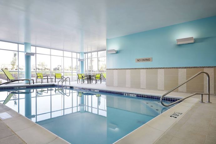 Imagen de la piscina del Hotel Springhill Suites By Marriott Springfield North. Foto 20