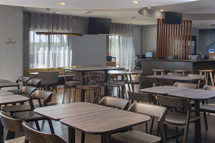 Imagen del bar/restaurante del Hotel Springhill Suites By Marriott St. Louis Airport/ea. Foto 4