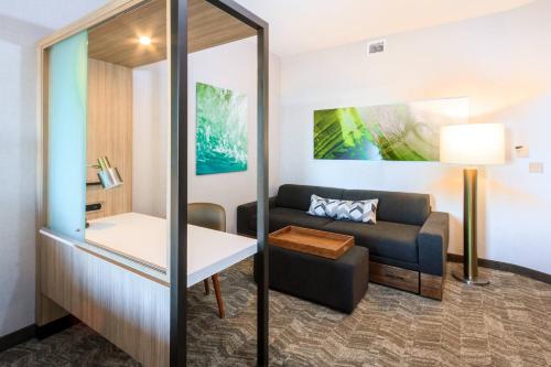 Imagen de la habitación del Hotel Springhill Suites By Marriott The Dunes On Montere. Foto 19