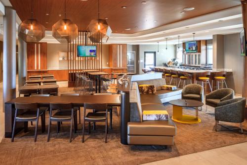Imagen general del Hotel Springhill Suites By Marriott The Dunes On Montere. Foto 3