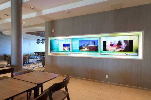 Imagen general del Hotel Springhill Suites By Marriott The Dunes On Montere. Foto 7