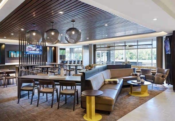 Imagen del bar/restaurante del Hotel Springhill Suites By Marriott Tulsa At Tulsa Hills. Foto 6