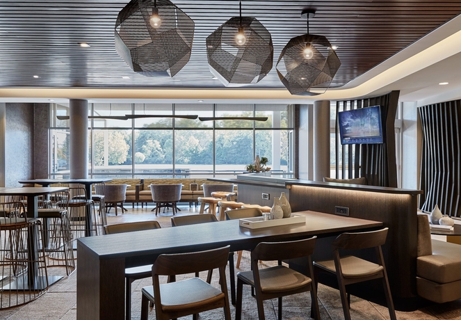 Imagen del bar/restaurante del Hotel Springhill Suites By Marriott Tulsa At Tulsa Hills. Foto 7
