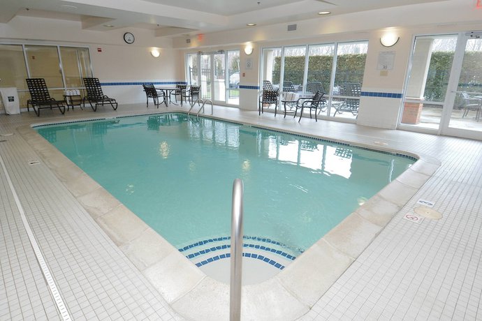 Imagen de la piscina del Hotel Springhill Suites By Marriott Warwick. Foto 11