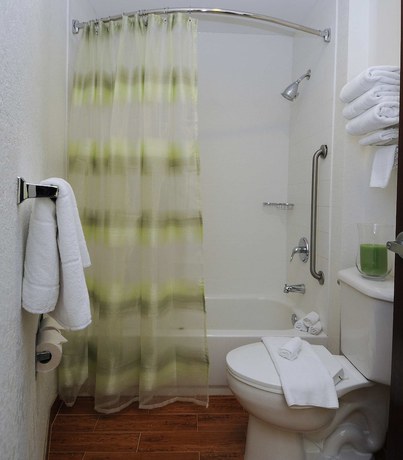 Imagen de la habitación del Hotel Springhill Suites By Marriott Warwick. Foto 3