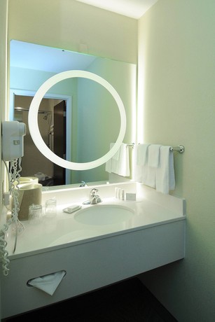 Imagen de la habitación del Hotel Springhill Suites By Marriott Warwick. Foto 5