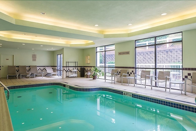 Imagen de la piscina del Hotel Springhill Suites By Marriott West Mifflin. Foto 19