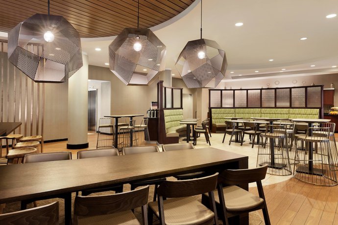 Imagen del bar/restaurante del Hotel Springhill Suites By Marriott West Palm Beach I-95. Foto 4