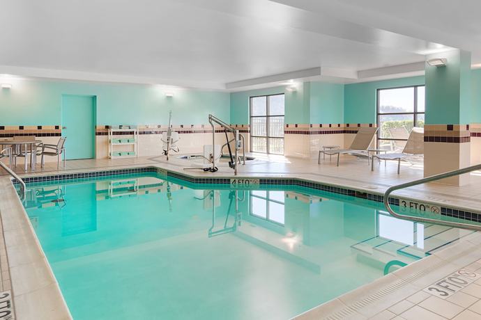Imagen de la piscina del Hotel Springhill Suites By Marriott Wheeling Tridelphia Area. Foto 20