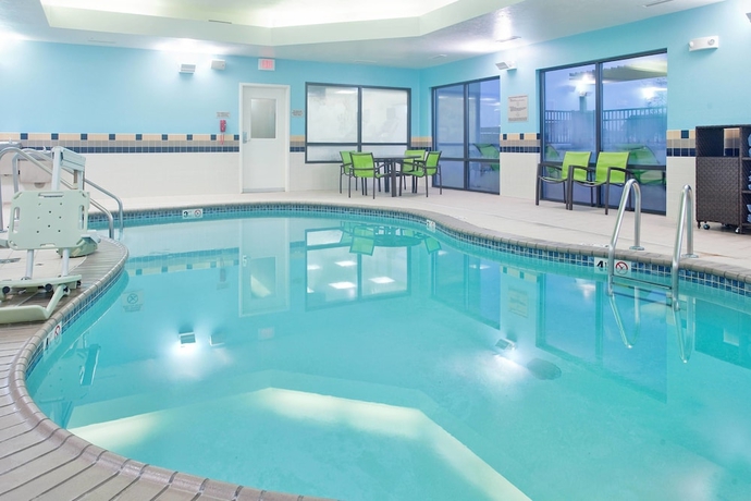 Imagen de la piscina del Hotel Springhill Suites By Marriott Wichita East At Plazzio. Foto 19