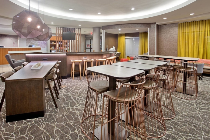 Imagen del bar/restaurante del Hotel Springhill Suites By Marriott Wichita East At Plazzio. Foto 7