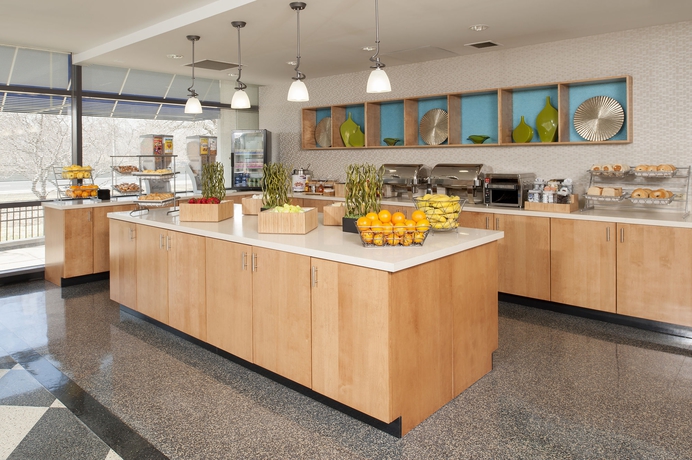 Imagen del bar/restaurante del Hotel Springhill Suites Chicago O'hare By Marriott. Foto 2