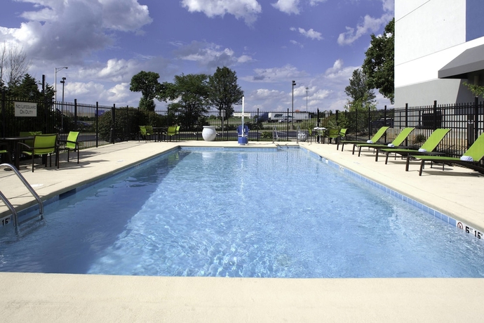 Imagen de la piscina del Hotel Springhill Suites Cincinnati North/forest Park. Foto 19