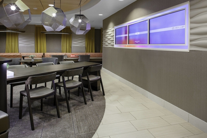 Imagen del bar/restaurante del Hotel Springhill Suites Cincinnati North/forest Park. Foto 2