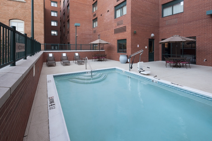 Imagen de la piscina del Hotel Springhill Suites Dallas Downtown / West End. Foto 16