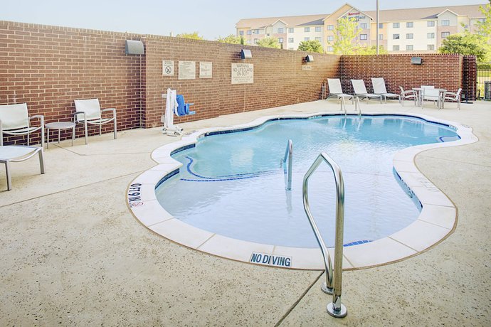Imagen de la piscina del Hotel Springhill Suites Dallas Lewisville. Foto 20
