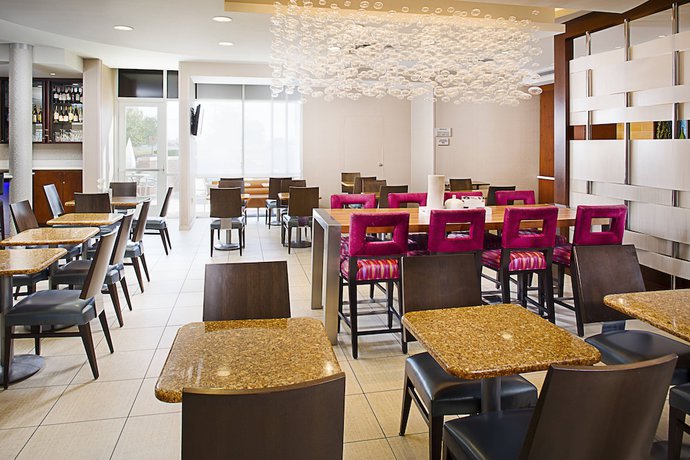 Imagen del bar/restaurante del Hotel Springhill Suites Dallas Richardson/plano. Foto 3
