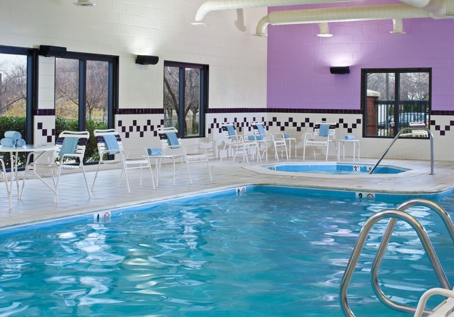Imagen de la piscina del Hotel Springhill Suites Gaithersburg. Foto 16