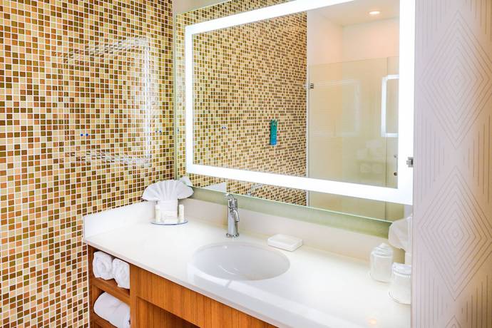 Imagen de la habitación del Hotel Springhill Suites Houston Baytown. Foto 3