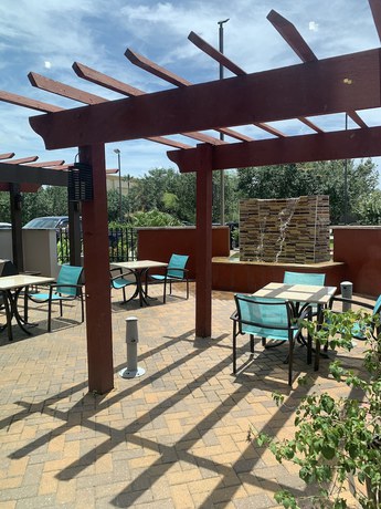 Imagen de los exteriores del Hotel Springhill Suites Houston Baytown. Foto 16