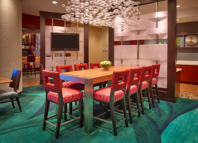 Imagen del bar/restaurante del Hotel Springhill Suites Houston I-45 North. Foto 4