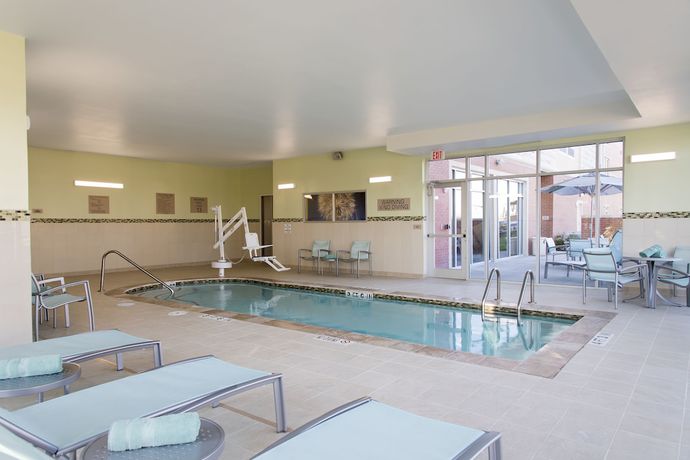 Imagen de la piscina del Hotel Springhill Suites Houston Sugar Land. Foto 20