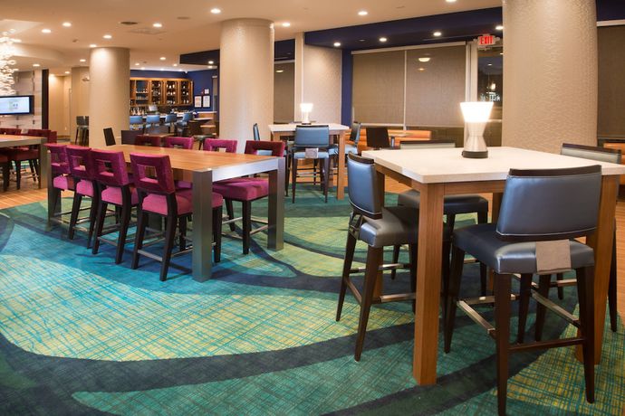 Imagen de los interiores del Hotel Springhill Suites Houston Westchase. Foto 13