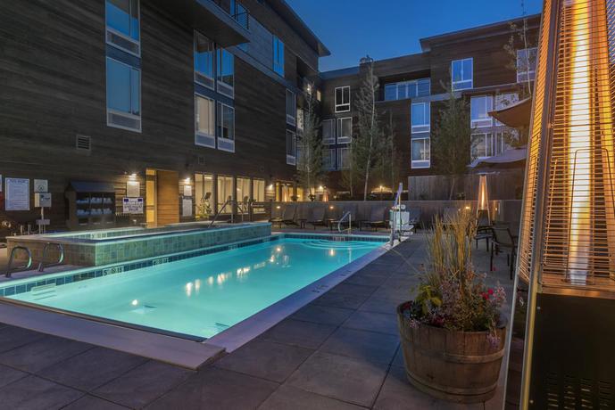 Imagen de la piscina del Hotel Springhill Suites Jackson Hole. Foto 17