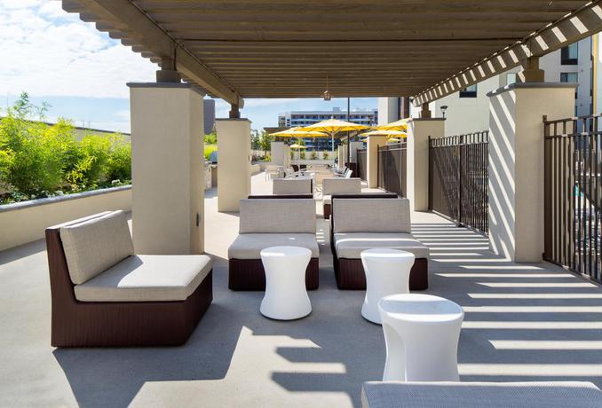 Imagen de los exteriores del Hotel Springhill Suites Los Angeles Burbank/downtown. Foto 8