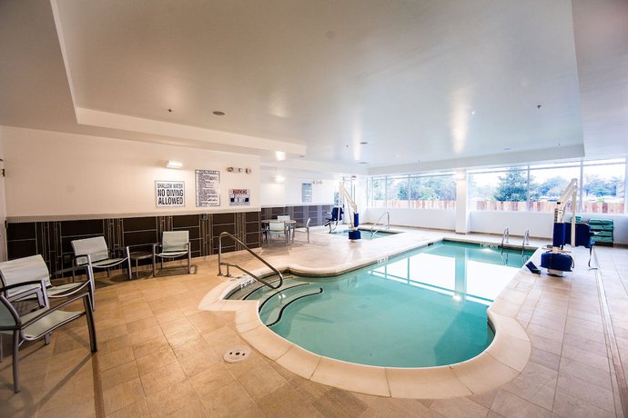 Imagen de la piscina del Hotel Springhill Suites Lumberton. Foto 19