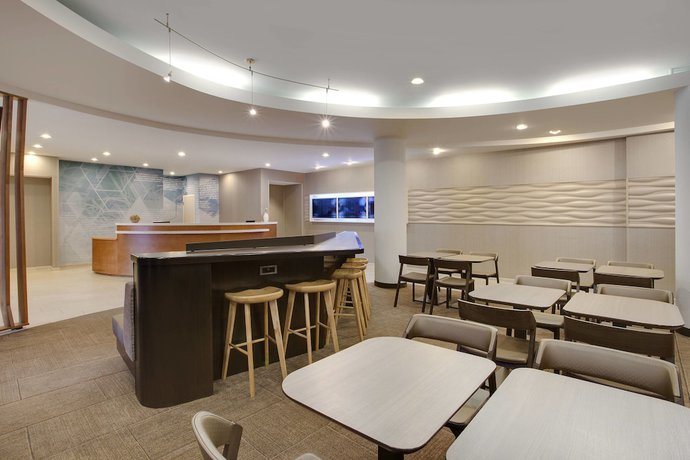 Imagen de los interiores del Hotel Springhill Suites Marriott Airport. Foto 10