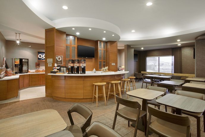 Imagen del bar/restaurante del Hotel Springhill Suites Marriott Airport. Foto 2