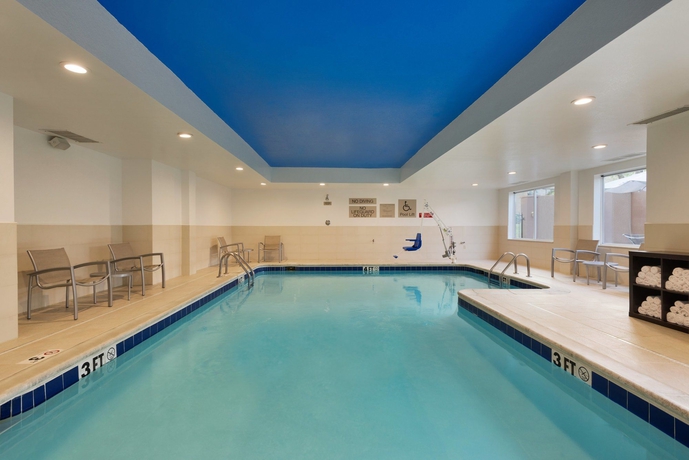 Imagen de la piscina del Hotel Springhill Suites Marriott Little Rock West. Foto 16