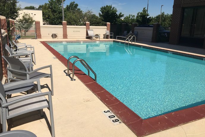 Imagen de la piscina del Hotel Springhill Suites Marriott Quail Springs. Foto 18