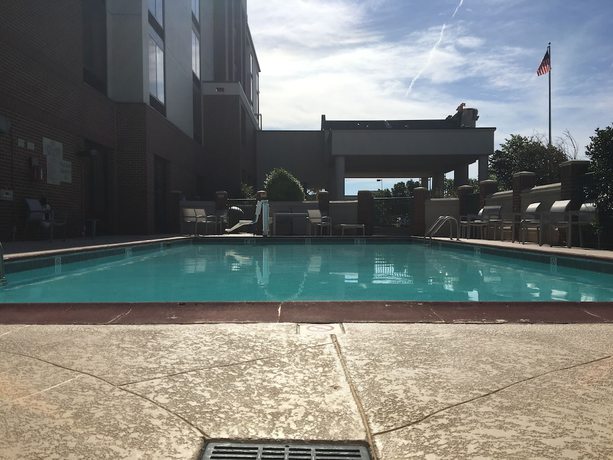 Imagen de la piscina del Hotel Springhill Suites Marriott Quail Springs. Foto 19