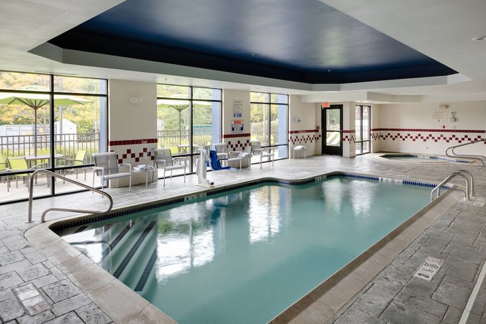 Imagen de la piscina del Hotel Springhill Suites Milford. Foto 18