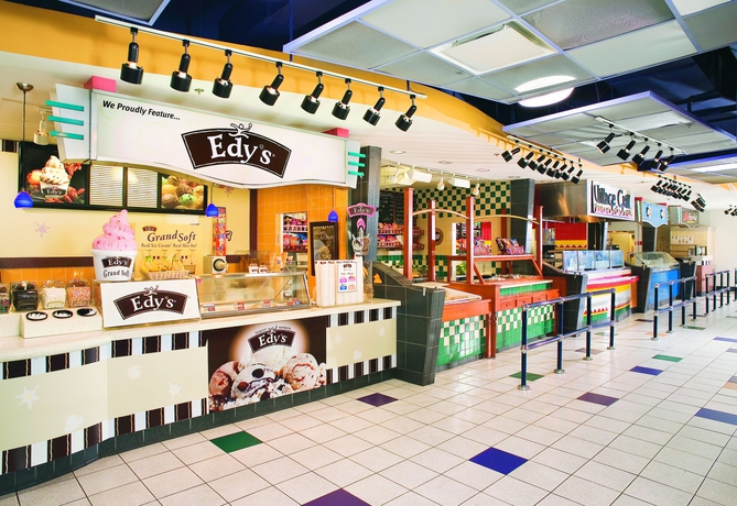 Imagen del bar/restaurante del Hotel Springhill Suites Orlando Lake Buena Vista Marriott Village. Foto 3