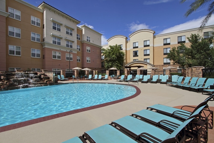 Imagen de la piscina del Hotel Springhill Suites Phoenix Glendale Sports and Entertainment District. Foto 19