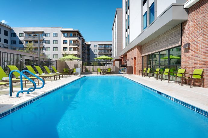 Imagen de la piscina del Hotel Springhill Suites Phoenix Scottsdale Marriott. Foto 20