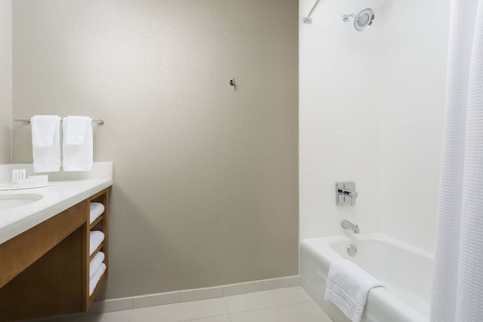 Imagen de la habitación del Hotel Springhill Suites San Diego Mission Valley. Foto 8